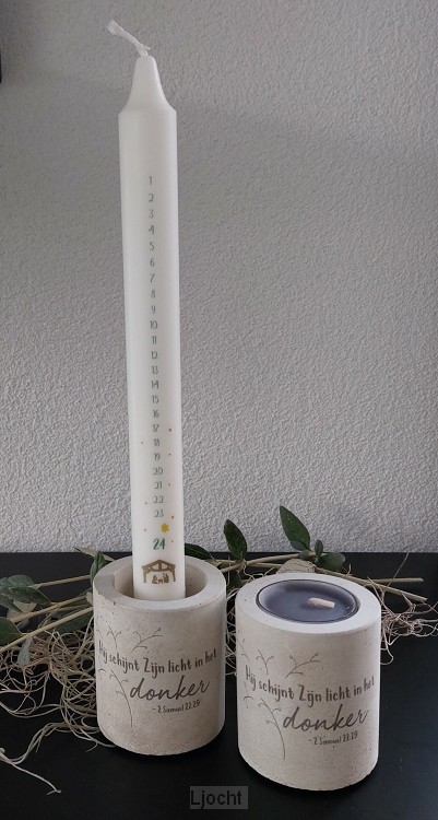 Hij schijnt Zijn licht in het duister