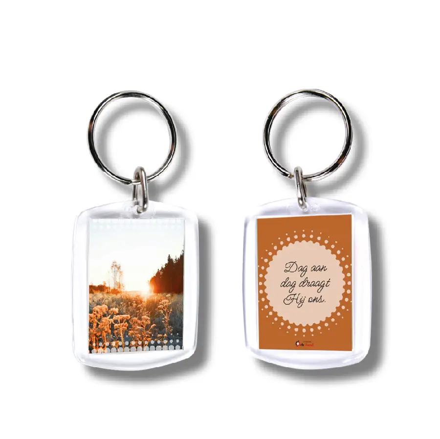 Sleutelhanger dag aan dag draagt Hij ons